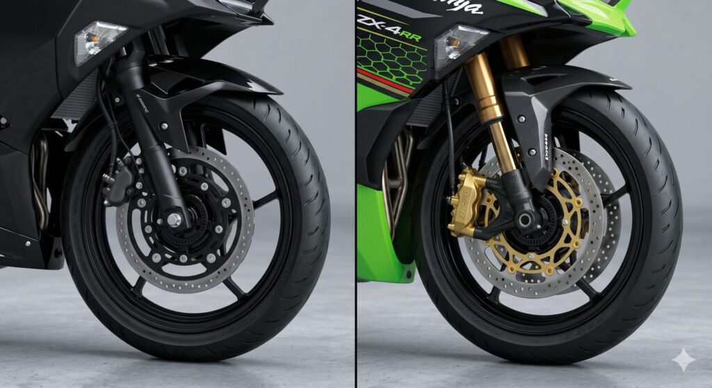 2台のスポーツバイクのフロントホイール周辺のクローズアップを、左右に並べた高解像度の比較画像。<br /> 左側（通常モデル）：シンプルな黒い正立フォークと、シルバーの片押しキャリパーを備えたシングルディスクブレーキ。実用的でシンプルな見た目。<br /> 右側（上位モデル）：極太の倒立フォークと、巨大なデュアルディスクブレーキ。さらに、鈍く光る黄金のラジアルマウント対向4ピストンキャリパーが装着されている。<br /> 全体的にプロのカメラマンがスタジオで撮影したようなクリアでシャープな写真。