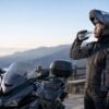 システムヘルメットで休憩する日本人ツーリングライダー