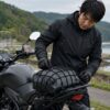 リアシートの荷物をツーリングネットで確実に固定したバイク