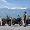 アドベンチャーやスポーツツアラーなど用途の異なるバイクを比較する日本人ライダー